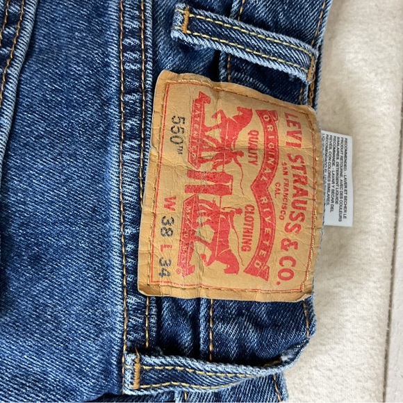 Levi's 550 Relaxed Fit Medium Wash Men’s Blue Jeans 100% Cotton Size 38x34 - Picture 3 of 7